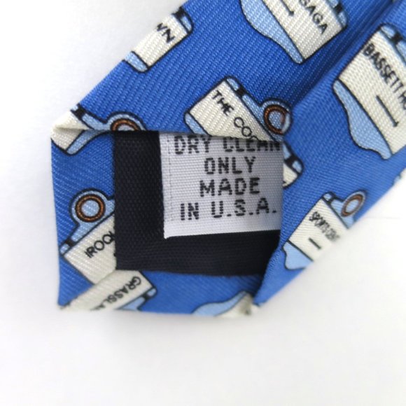 Vineyard Vines Cooperstown New York Street Signs Novelty Silk Necktie - Picture 6 of 8